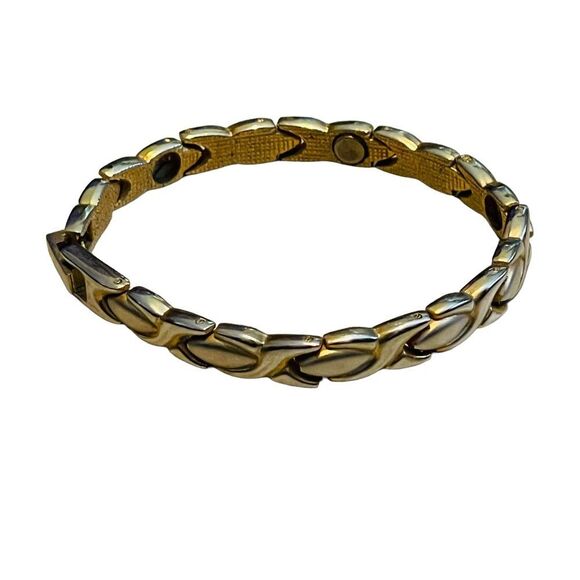 10/$25🦋 Stainless Steel Gold Plated Magnetic XOXO Bracelet - Picture 8 of 16